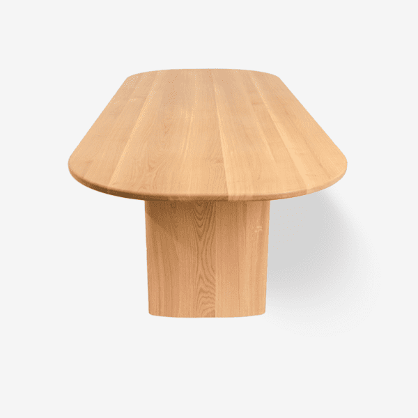 Ovalt bord i egetræ